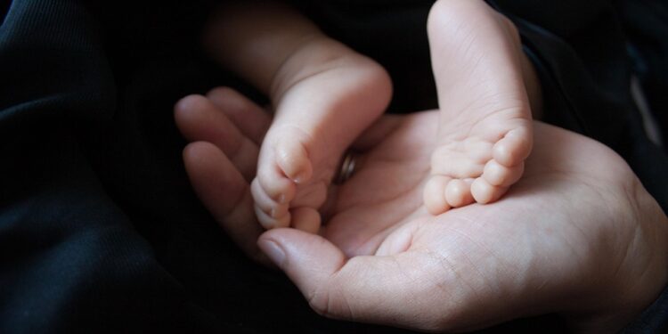 Spotting the Signs: Understanding Newborn Jaundice Symptoms